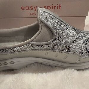 New in Box Easy Spirit Women's Silver and Black Slip-On Shoes Size 9